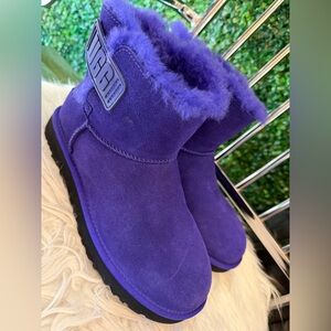 NWOT UGG Mini Bailey Logo Strap Boots Flat Ankle Booties Violet Night
